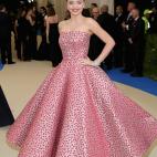 Otro caso de princesismo extremo e irremediable. Palabra de honor, falda de vuelo... Muy visto y bastante poco apropiado para el concepto.