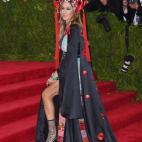 Sarah Jessica Parker, en la gala de 2015 Pasando a las que no, &iexcl;c&oacute;mo olvidar a Sarah Jessica Parker de Goku&hellip;! (No, en serio &iexcl;&iquest;C&Oacute;MO HACEMOS PARA OLVIDARLO?!).