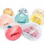 Entre las decenas de productos de belleza que puede acumular cualquier coreano no pueden faltar las cup mask, mascarillas que se presentan en envases con forma de yogur y que juegan con mil aromas. La firma Ettang cuenta con varias opciones para...