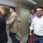 5c8aa7a2230000d5042370e3