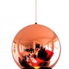 Al británico le fascina utilizar materiales reciclados y chatarra industrial. Sus pantallas de cobre, creadas en 2005, son su pieza más codiciada. Precio: 375 euros