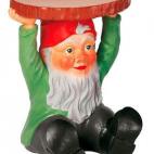 ¿Y si le damos una vuelta de tuerca a los enanitos del jardín? Starck lo ha hecho para Kartell; el resultado son las mesas auxiliares Gnomes. Con un toque bizarro, pero ultra simpáticas. Y que conste que los protagonistas tienen nombre: Attil...