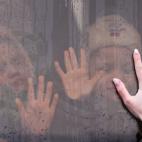 Unos ni&ntilde;os son evacuados desde Donetsk a territorio ruso, este martes.