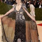 Vestida de Alexander McQueen