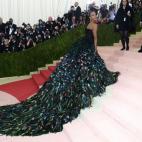 Vestida de Dolce & Gabbana