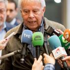 Felipe Gonz&aacute;lez, expresidente del gobierno, en la capilla ardiente de Carme Chac&oacute;n.