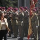 Pasando revista a las tropas durante la ceremonia de investidura del Jefe del Estado Mayor de la Defensa (JEMAD) Jos&eacute; Julio Rodriguez.