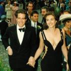Con Hugh Grant en el estreno de Cuatro bodas y un funeral.