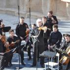 5c8aa7dc2000009d036f7df4