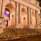 La Public Library, iluminada