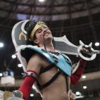 "Me llamo Onizuka (nombre artístico) y el personaje es Draven, del videojuego League of Legends. Es supergamberro y egocéntrico, muy divertido", explica este chico de 21 años que lleva seis en el mundo del cosplay. Lo eligió también por las...