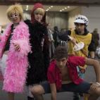 Aunque van disfrazados de la misma serie, One Piece, estos cosplayers no son amigos. Forman parte de tres grupos diferentes que se han juntado en el Expomanga. Son unos apasionados de la serie y de sus personajes. Las únicas veteranas del cospl...