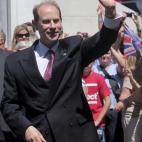 La segunda visita a Gibraltar del príncipe Eduardo se produce poco tiempo después del conflicto pesquero que se ha vivido en las aguas próximas al peñón después de que las autoridades gibraltareñas impidieran faenar en ellas a los pescado...