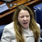 La senadora Vanessa Graziottin no puede disimular su cansancio
