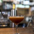 Es una variante de la margarita mexicana, en la que el tequila se sustituye por Jägermeister. Se prepara con 30 ml. de Jager, 30 ml. de Cointreau, 30 ml. de zumo de limón y 15 ml. de azúcar líquido. En este vídeo puedes ver al mixólogo ale...