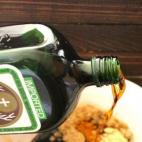 INGREDIENTES 2 pechugas de pollo, 2 cebollas medianas picadas, 4 zanahorias picadas, 8 dientes de ajo, 2 ramitas de romero fresco, 1 manzana cortada en dados, 4 cucharadas de miel, crema de leche, sal, pimienta y Jägermeister. CÓMO PREPARARL...