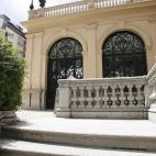 5c8b22a3230000dd042433e6