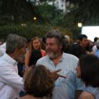 El ex Jefe del Estado Mayor de la Defensa, Julio Rodríguez, charla con el diputado Juan López de Uralde