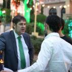 El director de 'Cinco Días', Ricardo de Querol, charla con Guillermo Sánchez Vega, redactor de 'Cinco Días'