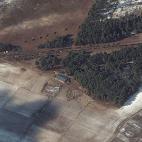 Un convoy ruso en Berestyanka, captado por el sat&eacute;lite Maxar Technologies.