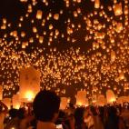El gran festival de Loy Krathong se celebra duod&eacute;cimo mes del calendario lunar tradicional tailand&eacute;s. La celebraci&oacute;n consiste en echar a volar y flotar por el r&iacute;o miles de farolillos decorados a mano que contiene...
