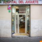 Entrada al Hospital del Juguete, en la calle Granada, 36, de Madrid.