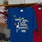 Camisetas del interior del local.