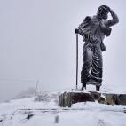 La figura del peregrino en el Alto de San Roque, en la Ruta Francesa, cerca de Hospital en O Cebreiro (lugo).