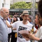 Los blogueros Mart&iacute;n Caparr&oacute;s y Alejo Stivel charlan con Elisa D&iacute;az de la redacci&oacute;n de El HuffPost.