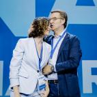 Feijóo haciendo algo que solo hizo Feijóo en el PP: apoyar a Ayuso en el congreso de los populares madrileños.