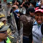 Enfrentamientos entre manifestantes y la polic&iacute;a, que blinda las principales plazas del pa&iacute;s