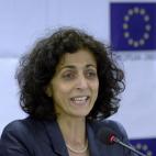 Esta europarlamentaria socialista por B&eacute;lgica no est&aacute; investigada ni imputada ni detenida, pero ha informado que uno de sus asistentes en la Euroc&aacute;mara est&aacute; tambi&eacute;n inculpado en la trama. Ha dejado temporalment...