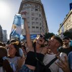 Hinchas de Argentina celebran la tercera victoria de su selecci&oacute;n en un Mundial de f&uacute;tbol
