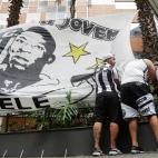 El brasile&ntilde;o Edson Arantes do Nascimento 'Pel&eacute;', considerado por muchos el mejor futbolista de todos los tiempos, muri&oacute; este jueves a los 82 a&ntilde;os, debido a las complicaciones del c&aacute;ncer que padec&iacute;a.