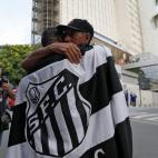 El brasile&ntilde;o Edson Arantes do Nascimento 'Pel&eacute;', considerado por muchos el mejor futbolista de todos los tiempos, muri&oacute; este jueves a los 82 a&ntilde;os, debido a las complicaciones del c&aacute;ncer que padec&iacute;a.