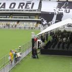 Familiares, amigos y simpatizantes de Pelé asisten a su velatorio