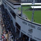 Muchos aficionados han esperado durante horas para dar el último adiós a Pelé