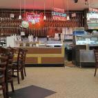 Katz's Delicatessen, abierto en 1888, permanece aún en manos de sus fundadores originales. Los amantes del cine lo pueden reconocer porque aquí se hizo la famosa escena de Cuando Harry encontró a Sally. Sus sandwiches de pastrami no dejan a n...