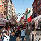 Este festival es una celebración religiosa de Little Italy, que comienza el segundo jueves de septiembre y dura casi dos semanas. Aunque la referencia en la película no es explícita, es obvio que fue durante este festival donde asesinaron a J...