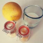Con sólo leer los ingredientes te van a dar ganas de probarlo ya mismo: lleva melón cantaloup, leche vegetal, canela, jengibre y, si quieres, dos hojitas de menta. Consulta la receta completa en CookPad.