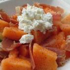 Ésta lleva también queso de cabra fresco, sal y pimienta, pero puedes probar con otros aliños. Consulta la receta en CookPad.