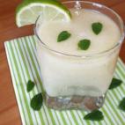 Es un postre dulce, aromático y, sobre todo, fresco, para las sobremesas veraniegas. Necesitarás una licuadora y estas instrucciones para hacerlo.