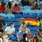 Una aficionada hace una peineta a Nadal durante un partido en Australia
