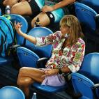 Una aficionada hace una peineta a Nadal durante un partido en Australia