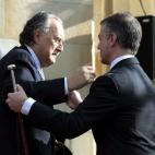 El alcalde de Bilbao, Iñaki Azkuna, también ha hecho a lo largo de estos años peticiones a la 'Amatxu' para que mejore la situación económica. El regidor ha rogado a la virgen que colabore en la salida de la crisis que "ha llevado a tanta g...