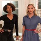 Reese Witherspoon. En un pl&aacute;cido y acomodado suburbio de Ohio vive Elena Richardson, una periodista local que sigue las reglas meticulosamente y que ayuda a mantener el orden en Shaker Heights al mismo tiempo que intenta sacar adelante a ...