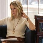 Naomi Watts. Jean Holloway es una terapeuta que se ve involucrada en relaciones &iacute;ntimas y peligrosas con personas relacionadas con la vida de sus pacientes.