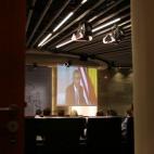 El resto de los periodistas acreditados se han tenido que conformar con ver la reunión en una pantalla en la sala de prensa del Palacio de la Moncloa.