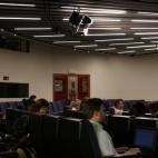 Frente a la veintena de reporteros que se han instalado en la sala de prensa, 15 han podido acceder a la reunión.