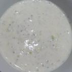 Además de como aperitivo, esta salsa va muy bien con carnes o patatas a la brasa o fritas. Estos son los pasos para hacerla.